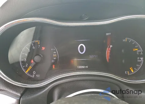 2015 Jeep Grand Cherokee Laredo z USA, uszkodzony, nr VIN 1C4RJFAG1FC211928